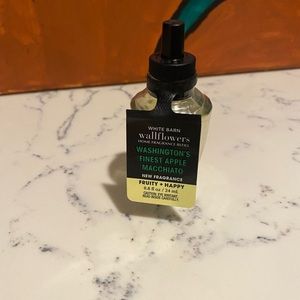 NWT Washington’s Finest Apple Macchiato Wallflower